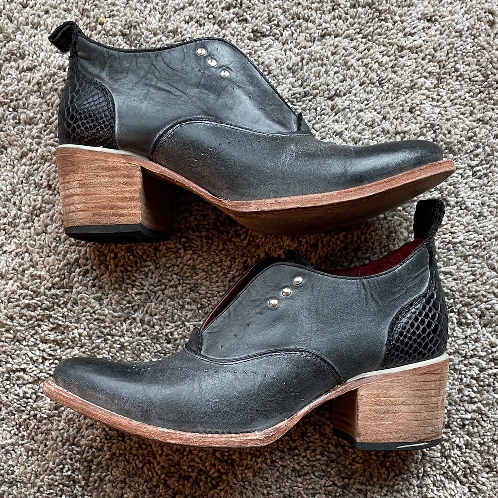 Freebird by Steven Sz 8 Sadie Black Leather Booties Wood Block Heel Snake Accent - Picture 2 of 14